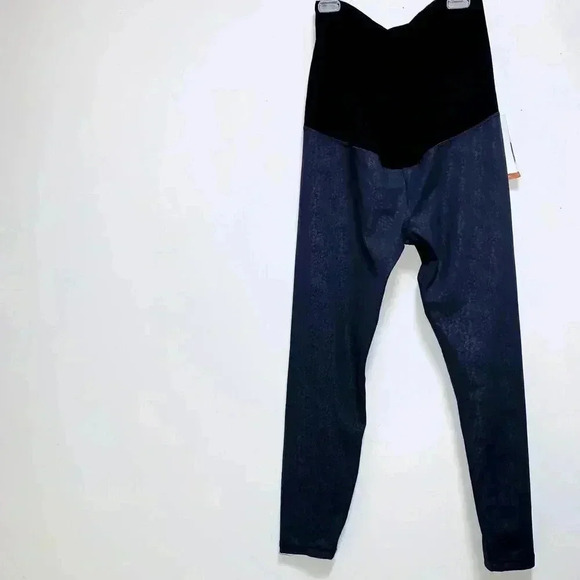 Ingrid & Isabel Women's Leggings maternity Crossover panel Dark Gray size L - Picture 3 of 8